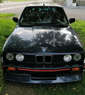 В Україні продають стару 36-річну “трійку” BMW за ціною Bentley (Фото)