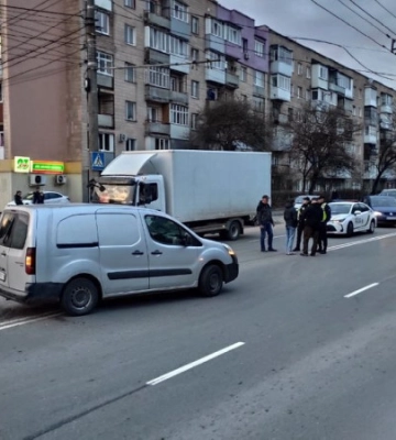 У Луцьку на вулиці Конякіна ДТП: не розминулися два легкових автомобілі