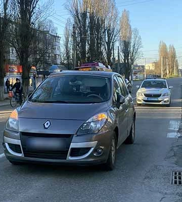 У Кременчуці 45-річна жінка потрапила під колеса автівки (ФОТО)