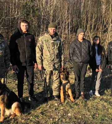 Пси-поліцейські на Київщині допомогли знайти підлітків, що втекли з дому