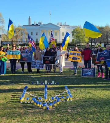 Под Белым домом в Вашингтоне почтили память погибших в Буче (ФОТО)