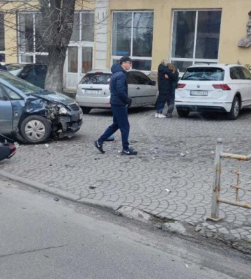 У реанімації в медикаментозній комі: постраждалому у ДТП в Луцьку мотоциклісту потрібна допомога