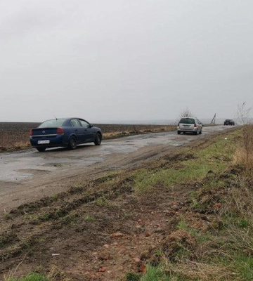 У Полтавському районі жителі села самостійно збирають гроші на ремонт дороги