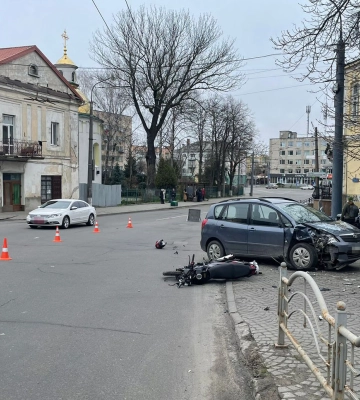 Розповіли подробиці аварії у Луцьку за участю неповнолітнього мотоцикліста