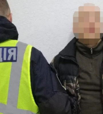 У Києві спіймали шахрая, який ошукував військових на продажі неіснуючих ножів