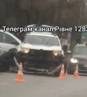 У Рівному поліцейські потрапили в аварію