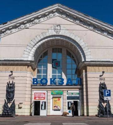 Південний вокзал планують очистити від  символіки Полтавської битви