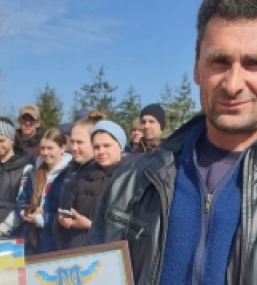 В Олександрівці люди подякували волонтерам з Рівненщини, які допомагали ремонтувати  зруйновані будинки