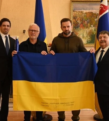 Замглавы МИД Венгрии во время визита в Ужгород передал Украине шесть автобу