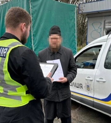 Представник УПЦ МП, який пошкодив техніку журналістів у Лаврі, отримав підозру