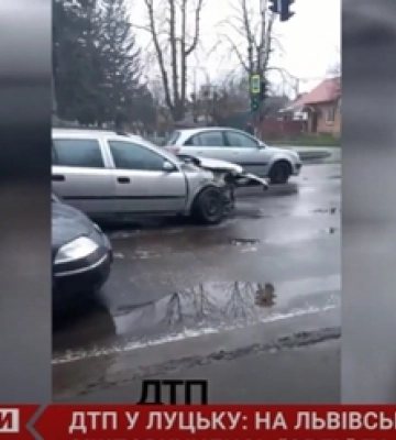 У Луцьку на вулиці Львівській ДТП за участю «опеля» та «хюндай»