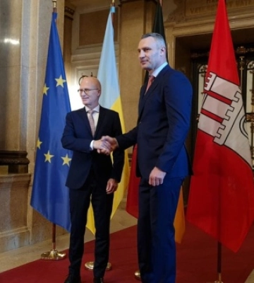 Кличко зустрівся з мером Гамбурга і обговорив допомогу Києву