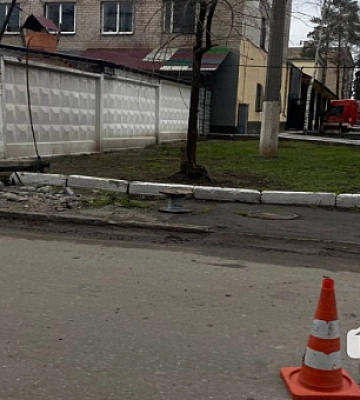 В Кривому Розі заводський автобус врізався у стовп
