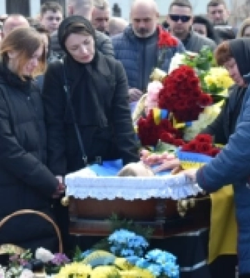 В Ужгороді попрощалися із загиблим на війні прикордонником Богданом Біликом