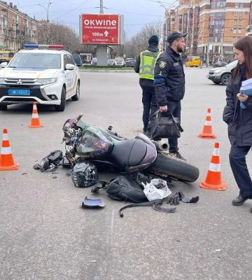 У Полтаві затримали 26-річного мотоцикліста, який на Соборності потрапив у ДТП, а потім напав на поліцейського