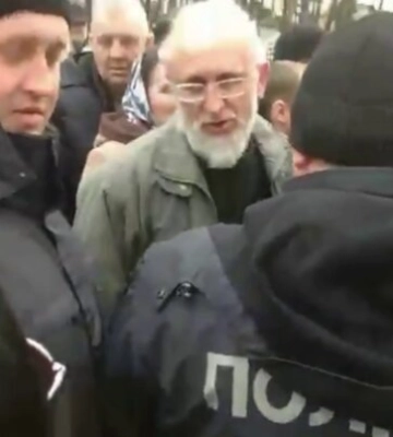 На Житомирщині піп УПЦ МП вдарив по голові дитину з прапором України