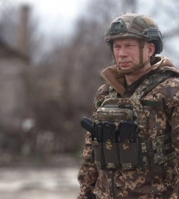 «Ворог слабшає і хоче прикрити провали». Сирський відвідав бійців під Бахмутом, спростувавши фейк росіян про «взяття» міста