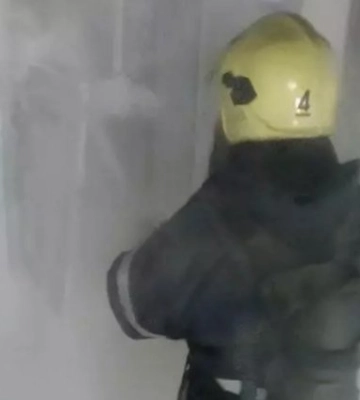 У Полтавському районі рятувальники загасили пожежу у під’їзді багатоповерхівки