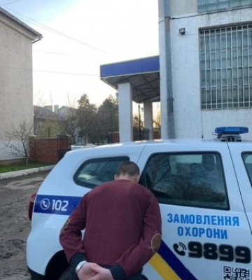 Порушував громадський порядок: поліція охорони Закарпаття затримала агресивного чоловіка
