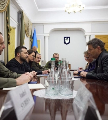 Желаю Путину провести остаток своей жизни в подвале, с ведром вместо туалета, – Зеленский