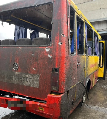 Армія РФ обстріляла автобус в Авдіївці. Загинула жінка