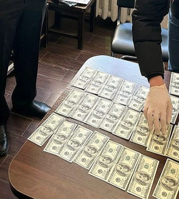У Києві викрили посадовця, який продавав довідки про непридатність до військової служби за 3 тисячі доларів
