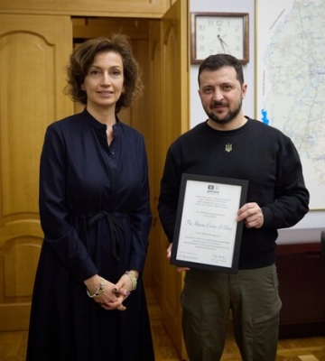 Гендиректор ЮНЕСКО вручила Зеленському сертифікат для Одеси