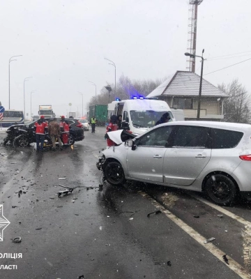 Біля Дубна на перехресті двох трас зіткнулись 4 авто