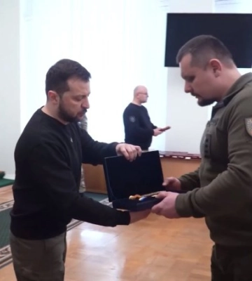 Зеленський нагородив Чернігів відзнакою міста-героя