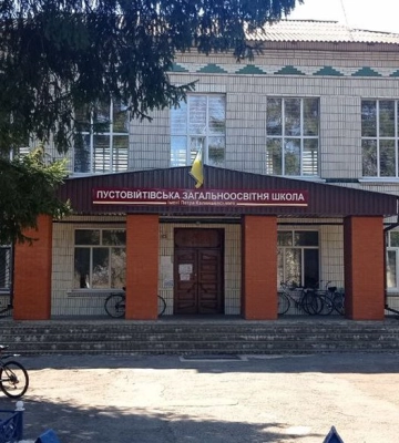 Звинувачують у булінгу: на Роменщині батьки десятикласниці вимагають звільнення вчительки та позиваються до суду
