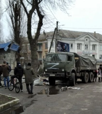 Идите домой - в сети показали диалог жителей Мелитополя и рашистских военных в первые дни оккупации (видео)
