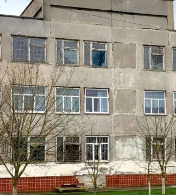 Ворог обстріляв керованими авіабомбами Берислав, поліція показала наслідки