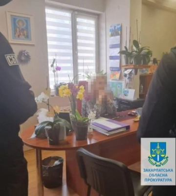 Директора та ексбухгалтера медичного комунального підприємства на Закарпатті підозрюють у заволодінні понад 2,2 млн грн (ФОТО)