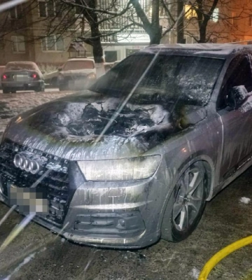 У Рівному вночі загорілась автівка &quot;Audi Q7&quot;