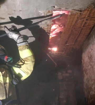 На Полтавщині бійці ДСНС врятували будинок від знищення вогнем