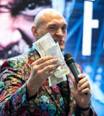 Фьюри хотел получить за бой со мной более 100 миллионов - Усик