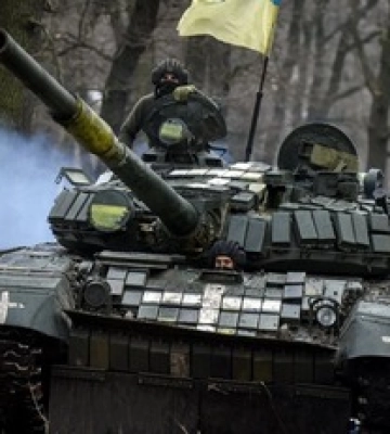 Український танк впритул розстріляв окоп із росіянами: видовищне відео