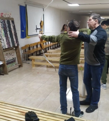 Терапія стрільбою з лука: «Луцькі соколи» тренують військових