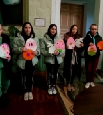 У Корці гімназисти навчались виготовляти великодні прикраси
