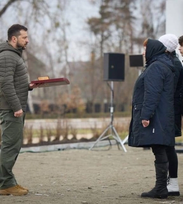 Президент вручив «Золоту Зірку» рідним волинського Героя Костянтина Мрочка
