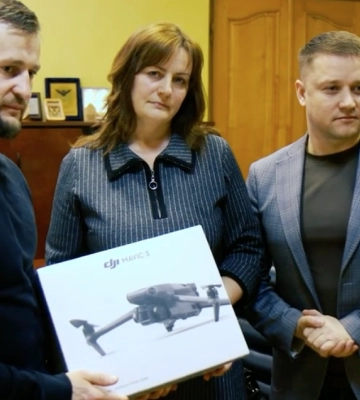 Мама загиблого Героя з Рівного передала захисникам дрон