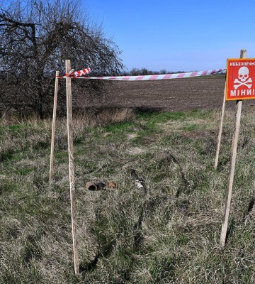 Піротехніки ДСНС продовжують розміновувати деокуповані території України