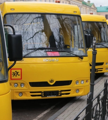 На Львівщині громади отримали шкільні автобуси