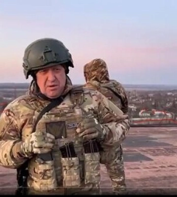 Пригожин у Бахмуті встановлює прапори на будівлях, які фізично давно не існують, - Череватий