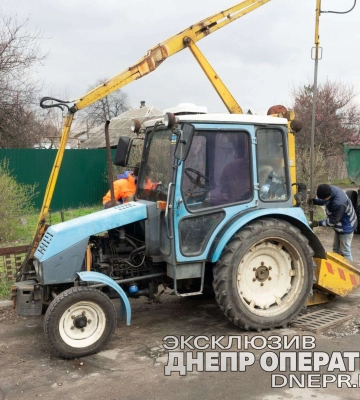 В АНД районі Дніпра відновлюють дощоприймальні мережі: відео