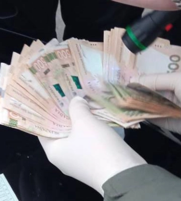 На Волині посадовець поліції вимагав та брав хабарі