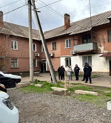 В Кривом Роге продолжается «война» между владельцем кофейни и жителями дома