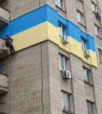 “Це рагулізм, а не патріотизм”: головний художник Дніпра розкритикував жовто-синє утеплення фасаду