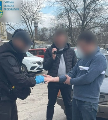 На Сумщині на хабарі спіймали службовця Охтирської міської ради