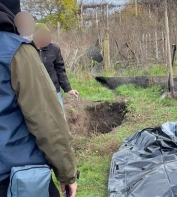 На Херсонщині виявили захоронення трьох людей, які загинули через російські обстріли